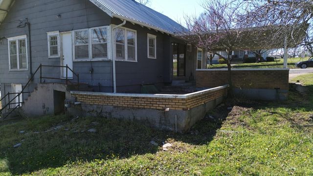 404 South Street, Stockton, MO 65785