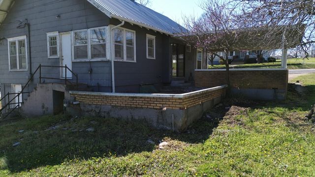 404 South Street, Stockton, MO 65785