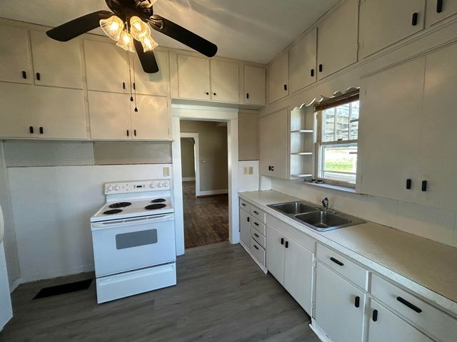 404 South Street, Stockton, MO 65785