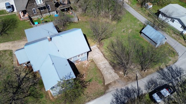 404 South Street, Stockton, MO 65785