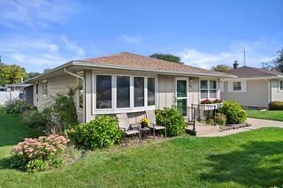 650 E Harvard STREET, Oconomowoc, WI 53066