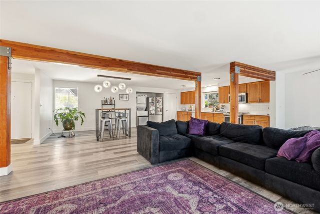 18320 Corliss Avenue N, Shoreline, WA 98133