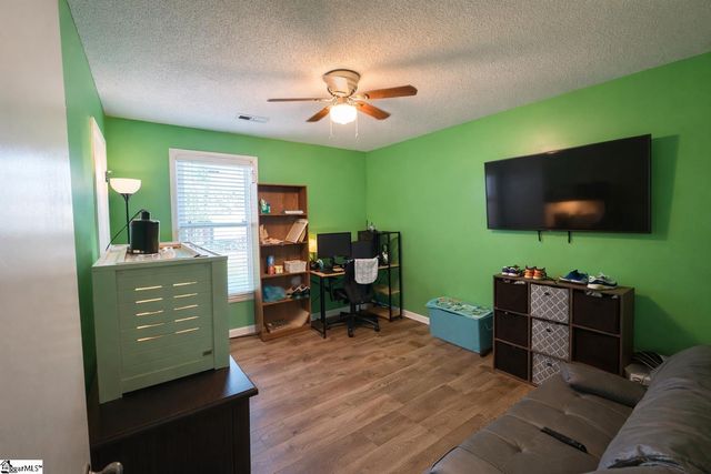 209 Deer Run Court, Spartanburg, SC 29303