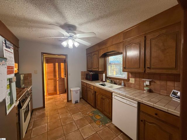 209 Deer Run Court, Spartanburg, SC 29303