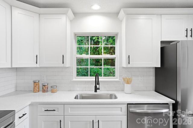 7621 Petrea Lane, Charlotte, NC 28227