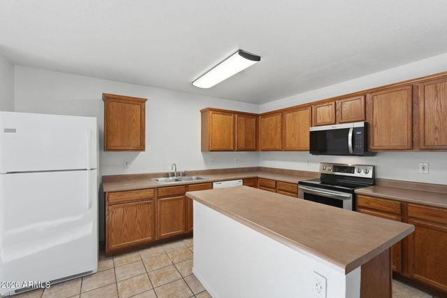 1425 N THUNDERBIRD Avenue, Gilbert, AZ 85234