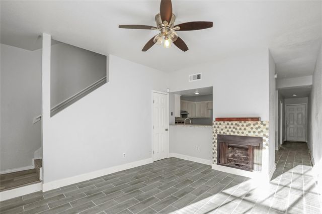 8703 Victorian Village Drive 8703, Houston, TX 77071