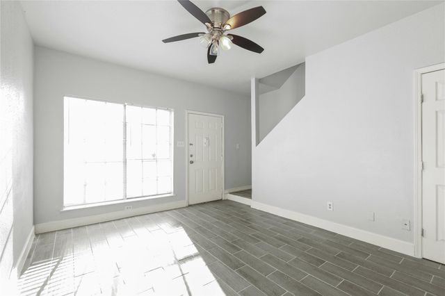 8703 Victorian Village Drive 8703, Houston, TX 77071