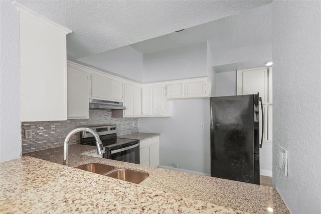 8703 Victorian Village Drive 8703, Houston, TX 77071