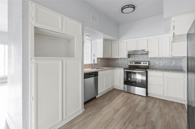 8703 Victorian Village Drive 8703, Houston, TX 77071