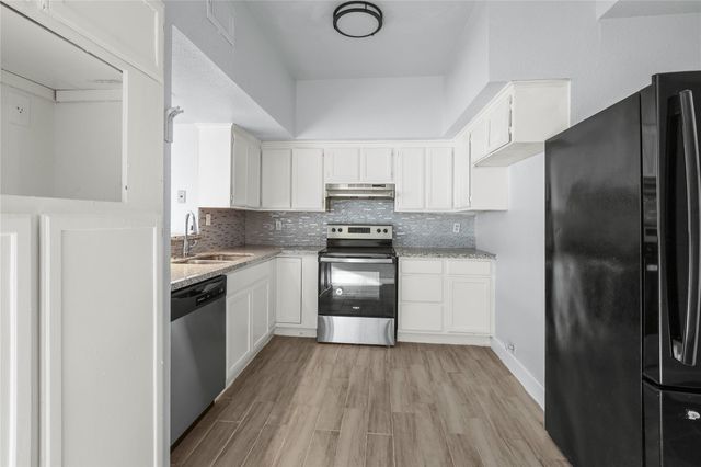 8703 Victorian Village Drive 8703, Houston, TX 77071