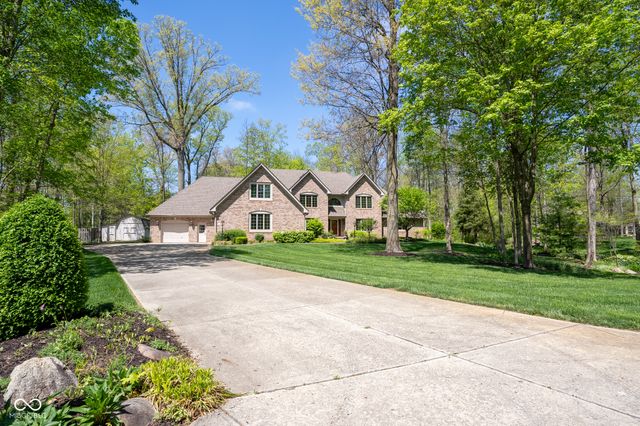 1112 N Dogwood Way, Greenfield, IN 46140