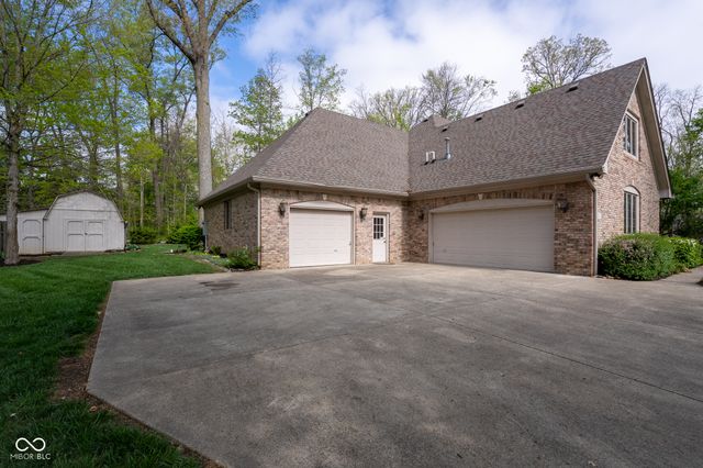 1112 N Dogwood Way, Greenfield, IN 46140