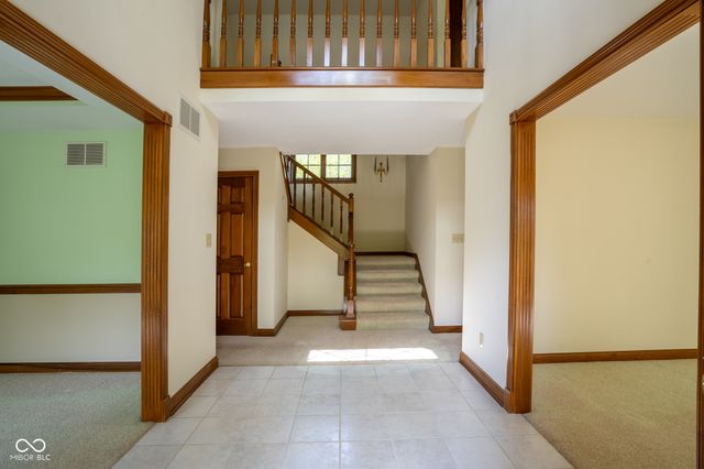 1112 N Dogwood Way, Greenfield, IN 46140