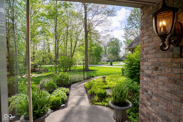 1112 N Dogwood Way, Greenfield, IN 46140