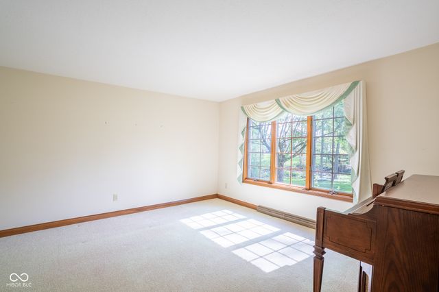 1112 N Dogwood Way, Greenfield, IN 46140