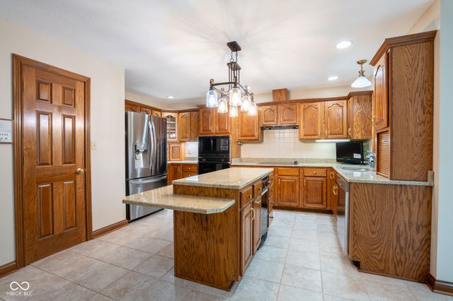 1112 N Dogwood Way, Greenfield, IN 46140