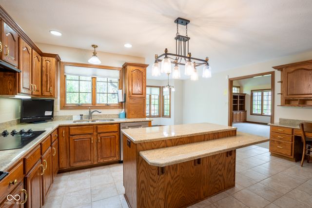 1112 N Dogwood Way, Greenfield, IN 46140