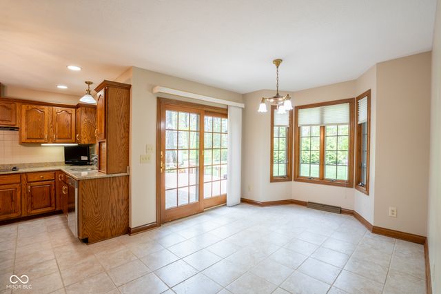 1112 N Dogwood Way, Greenfield, IN 46140