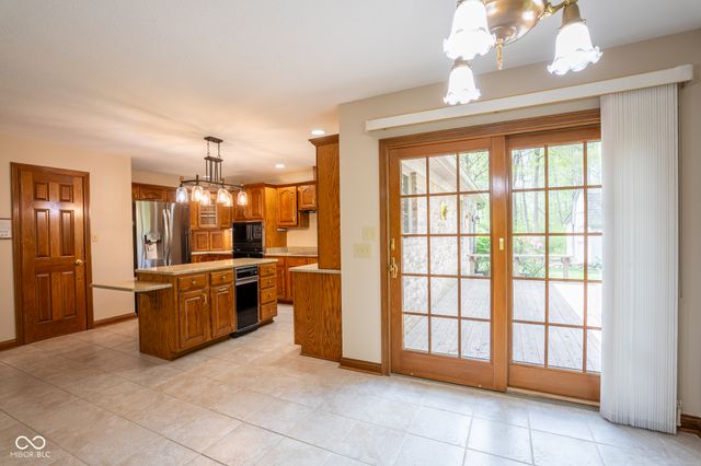 1112 N Dogwood Way, Greenfield, IN 46140