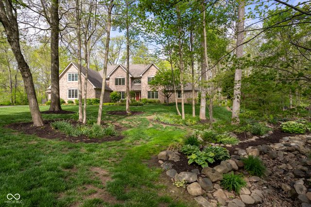 1112 N Dogwood Way, Greenfield, IN 46140