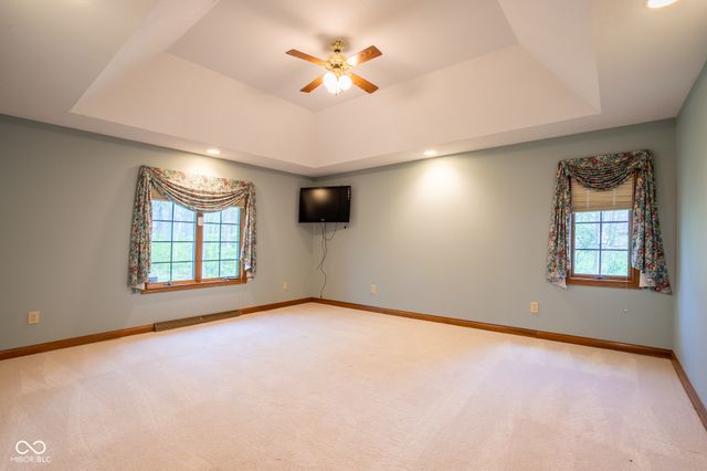 1112 N Dogwood Way, Greenfield, IN 46140
