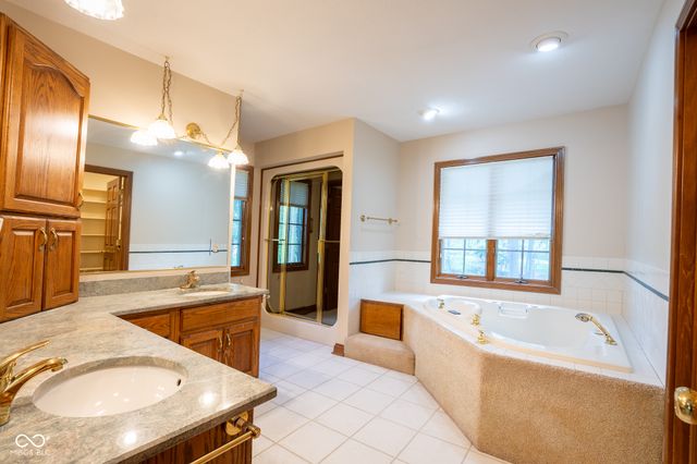 1112 N Dogwood Way, Greenfield, IN 46140