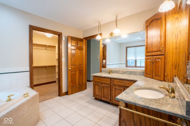1112 N Dogwood Way, Greenfield, IN 46140