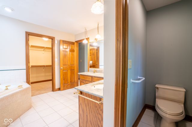 1112 N Dogwood Way, Greenfield, IN 46140