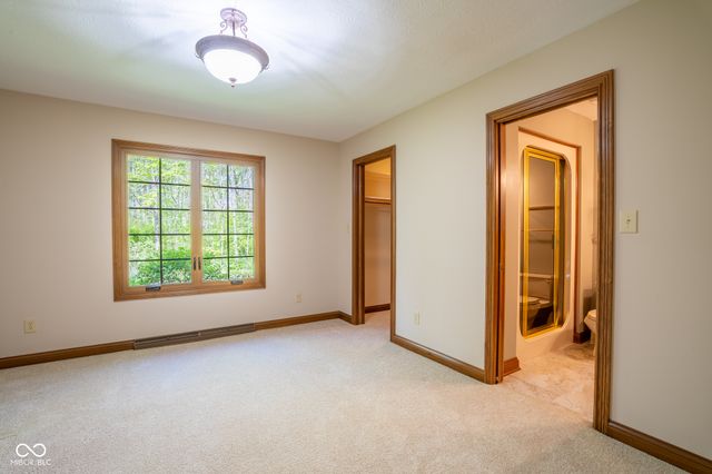 1112 N Dogwood Way, Greenfield, IN 46140