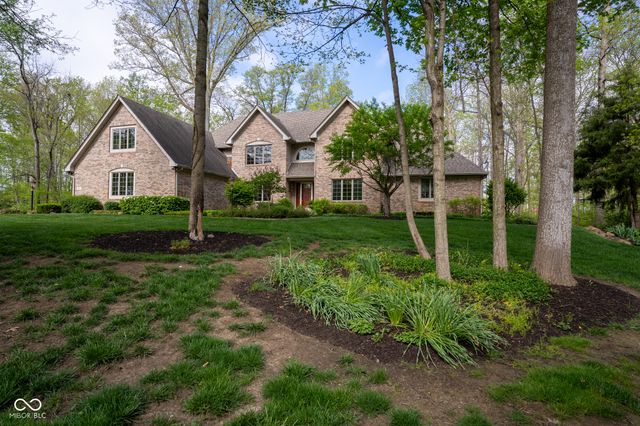1112 N Dogwood Way, Greenfield, IN 46140