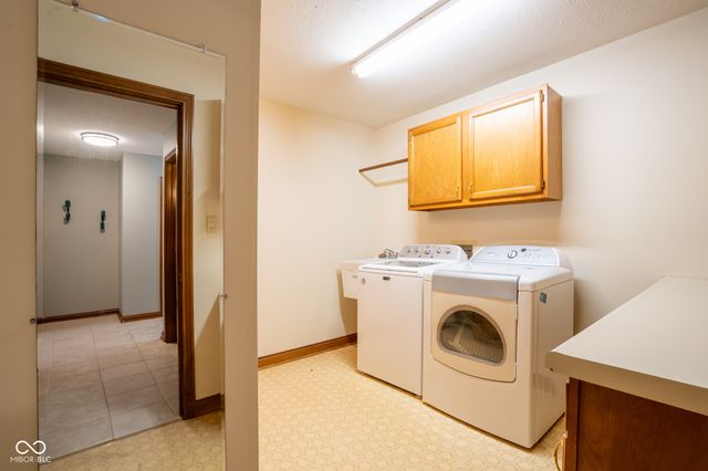 1112 N Dogwood Way, Greenfield, IN 46140