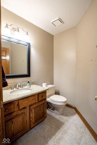 1112 N Dogwood Way, Greenfield, IN 46140