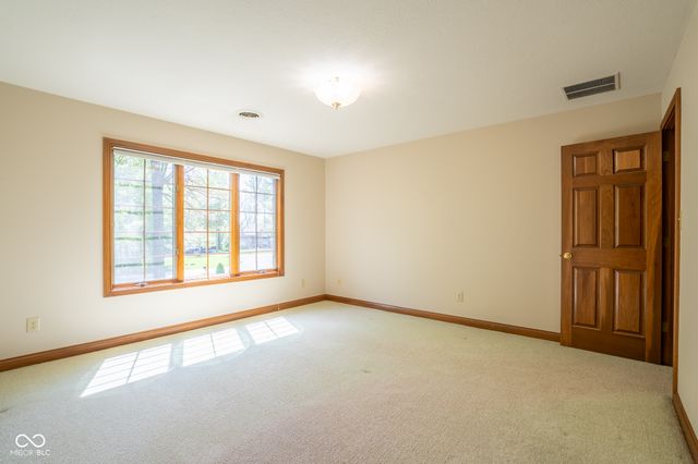 1112 N Dogwood Way, Greenfield, IN 46140