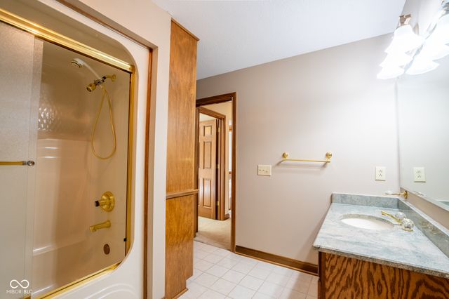 1112 N Dogwood Way, Greenfield, IN 46140