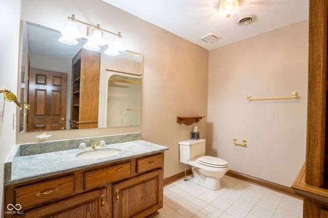 1112 N Dogwood Way, Greenfield, IN 46140