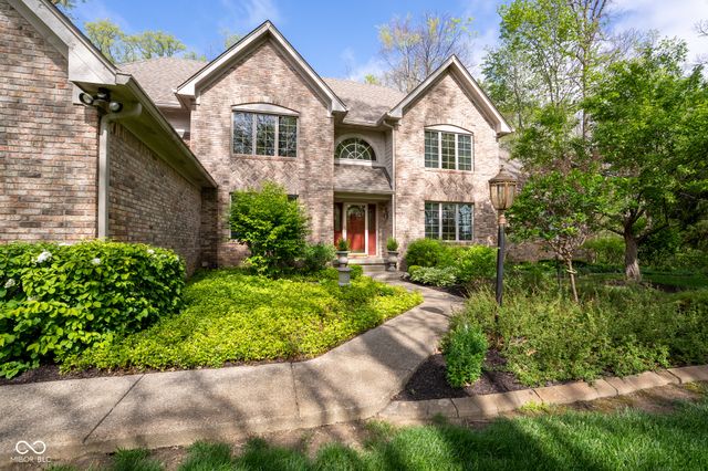1112 N Dogwood Way, Greenfield, IN 46140
