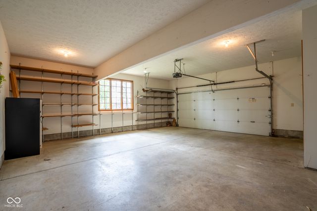 1112 N Dogwood Way, Greenfield, IN 46140
