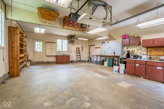 1112 N Dogwood Way, Greenfield, IN 46140