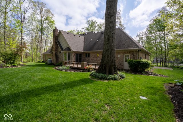 1112 N Dogwood Way, Greenfield, IN 46140