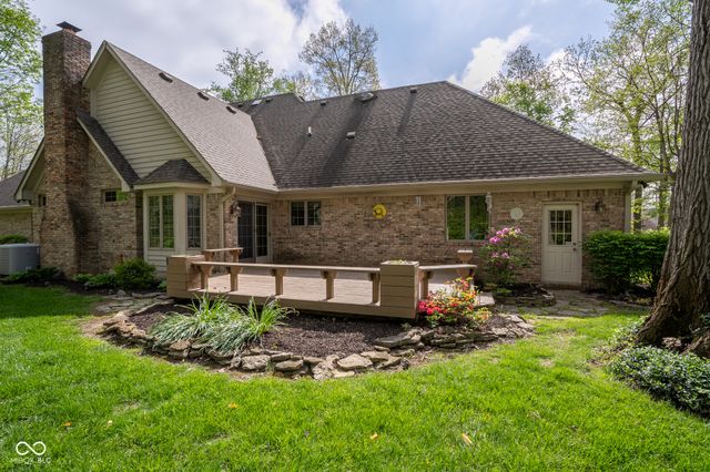 1112 N Dogwood Way, Greenfield, IN 46140
