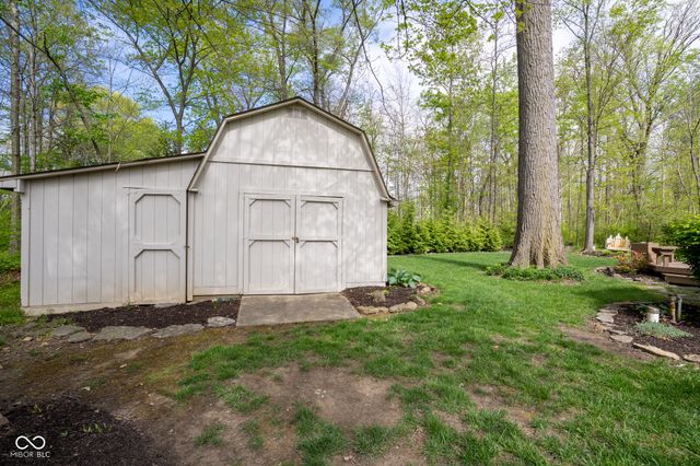 1112 N Dogwood Way, Greenfield, IN 46140