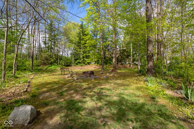 1112 N Dogwood Way, Greenfield, IN 46140