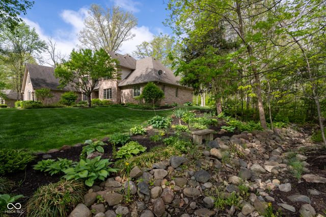 1112 N Dogwood Way, Greenfield, IN 46140
