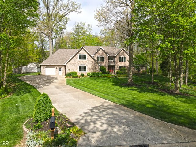 1112 N Dogwood Way, Greenfield, IN 46140
