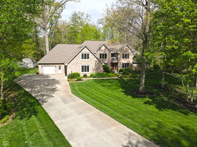 1112 N Dogwood Way, Greenfield, IN 46140