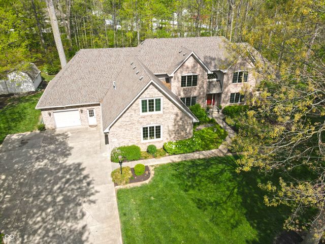 1112 N Dogwood Way, Greenfield, IN 46140