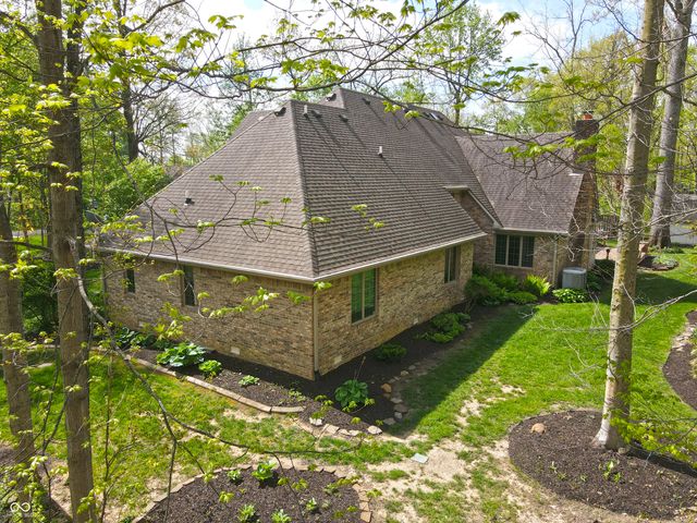 1112 N Dogwood Way, Greenfield, IN 46140