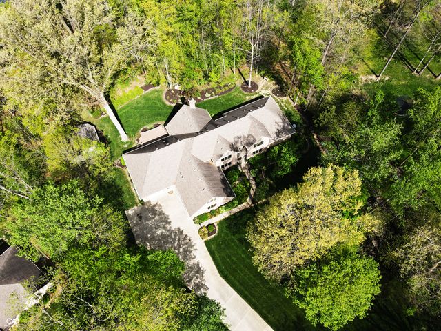 1112 N Dogwood Way, Greenfield, IN 46140