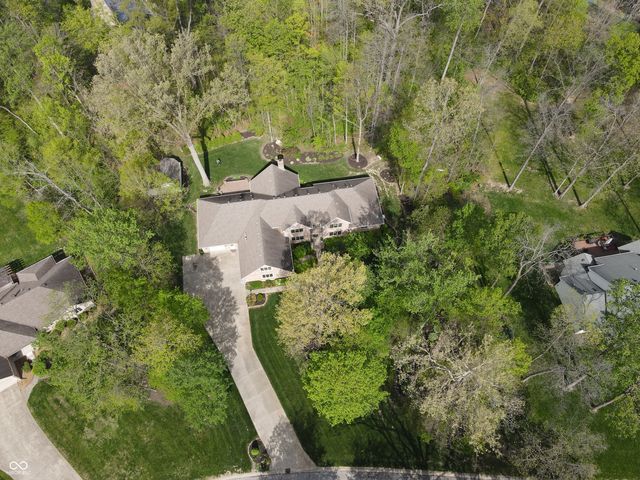 1112 N Dogwood Way, Greenfield, IN 46140